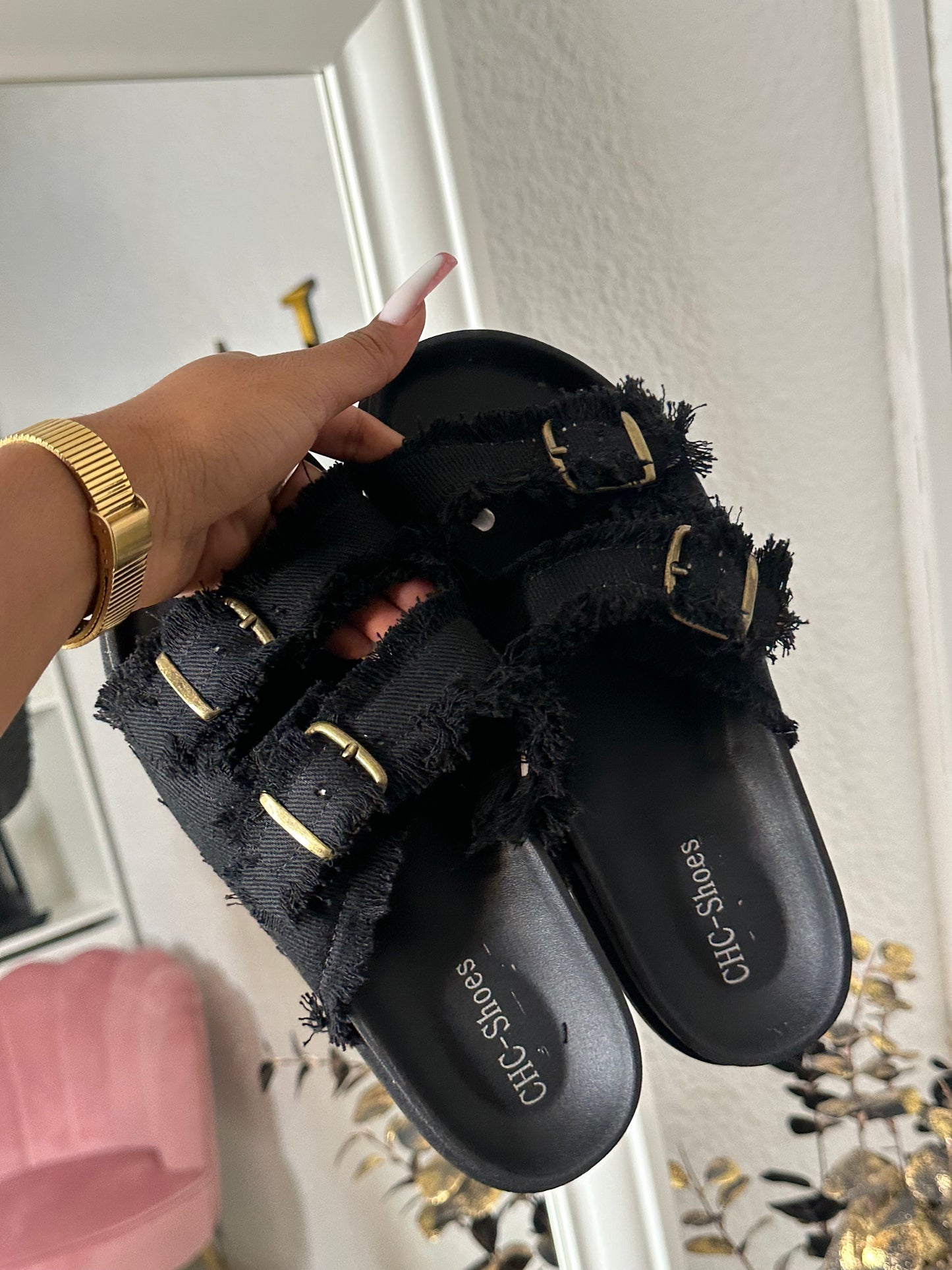 Sandales Noires – Détails Dorés